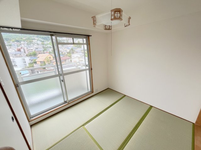 ファミール聖和の和室