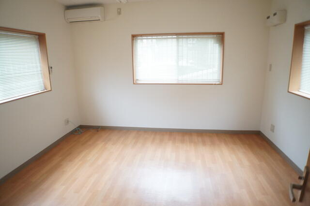 壬生町緑町店舗の居間・リビング