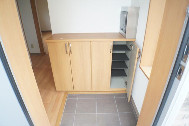 壬生町緑町店舗の玄関