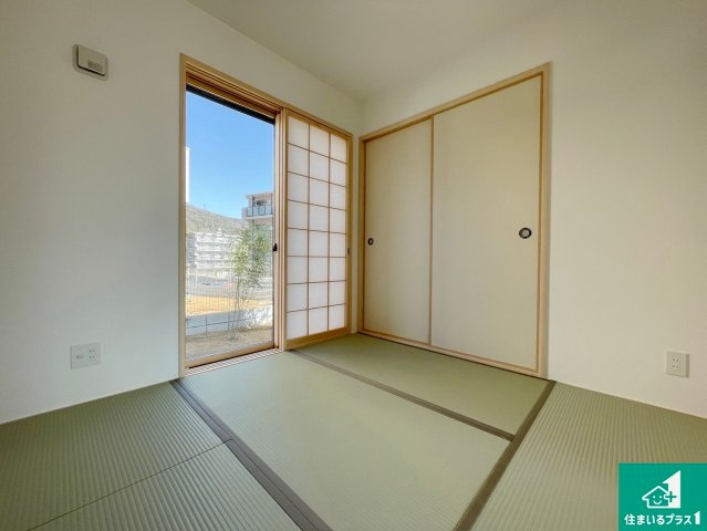 13(土)14(日)現地説明会開催　生駒郡斑鳩町龍田西の和室|一室あると便利な和室は客間としてだけでなく、小さなお子様のプレイルームや食後のくつろぎスペースとしてもご利用いただけます。収納もついていますので大活躍間違いなし！