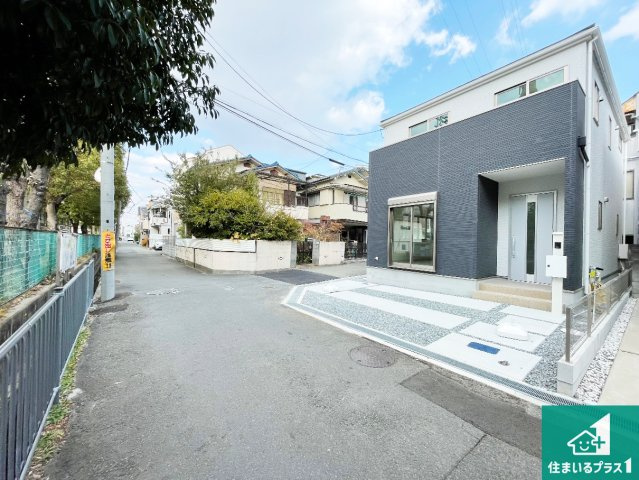 ★9(土)10(日)現地見学可能！★尼崎市武庫の里　限定1邸の前面道路含む現地写真|周辺は閑静な住宅街！前面道路広々で車の出し入れも便利です。駐車が苦手な方でも安心して車庫入れできます！