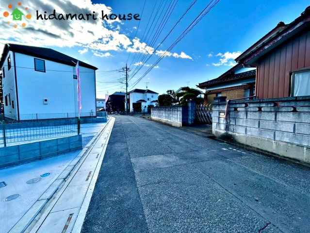 川島町中山11期　新築戸建　グラファーレ02の前面道路含む現地写真