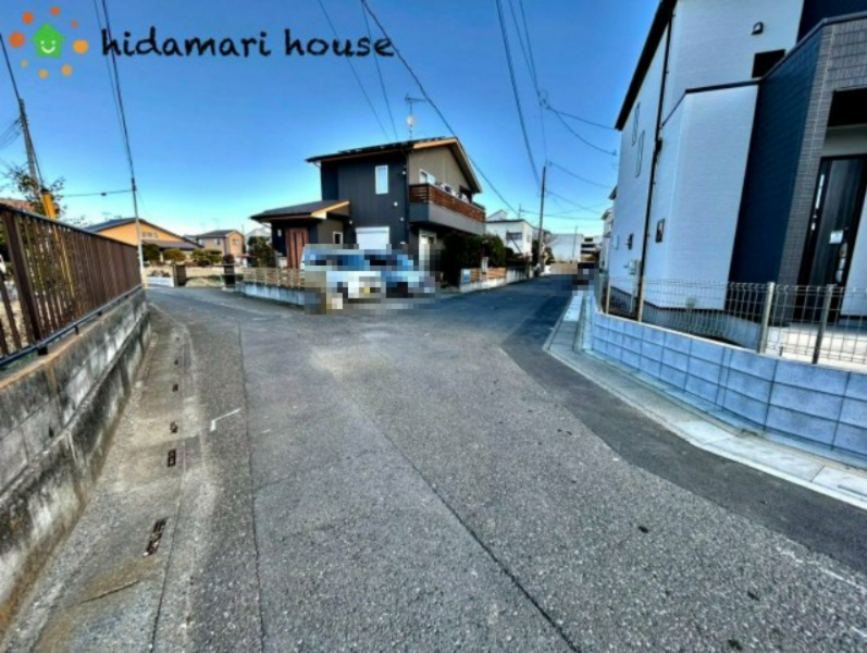 川島町中山11期　新築戸建　グラファーレ02の前面道路含む現地写真