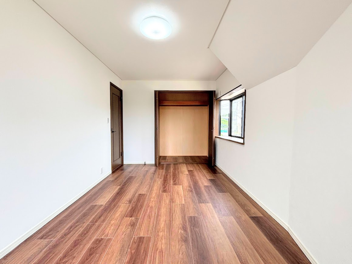 栄区本郷台５丁目　中古戸建ての洋室|◆気持ちの良い風が室内へ入り込む居室。家具を配置しても広々ご利用いただけます！！
