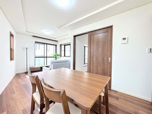 栄区本郷台５丁目　中古戸建ての居間・リビング|◆リビングは一日中太陽の光が射し込みます。家族が集まる空間は、自然と笑顔が溢れます！
