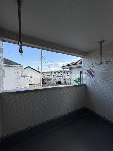 【バルコニー】 | インナーバルコニーなので洗濯物を干しているときの急な天候の変化も安心ですね◎