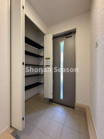 【玄関】 | たっぷりと収納できるシューズBOX完備で、きれいな玄関をキープできますね♪