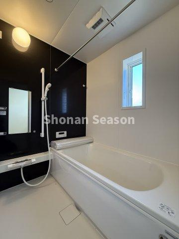 【浴室】 | 大人の方も足を伸ばせる広々としたお風呂で１日の疲れをゆったりと癒してくださいね♪