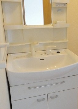 【洗面所】 | パストラーレ 2LDKT | コンパクトで使いやすい洗面所