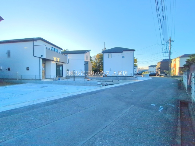 川島町中山11期　新築戸建　グラファーレ03の前面道路含む現地写真