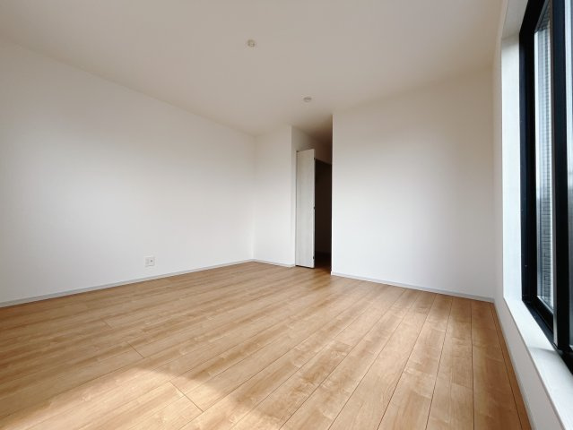 【新築戸建】上里町忍保　の寝室|■主寝室（1号棟）｜広い寝室ならインテリアも自由自在にお楽しみいただけます♪お外から帰ってきた後は寝室でゆっくり自分の時間をお過ごしください。