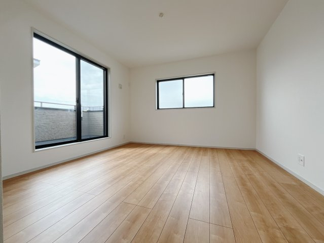 【新築戸建】上里町忍保　の寝室|■主寝室（1号棟）｜ベッドやテレビなどの大き目の家具を置いても余裕のある広々主寝室です♪家事やお仕事にお疲れなパパ・ママがゆっくりと過ごせる空間です♪