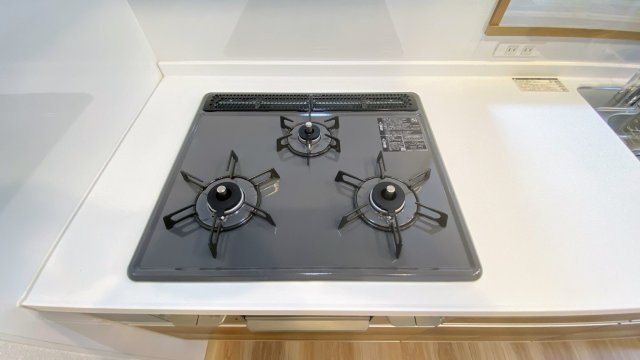 グランドハイツ甲陽園のキッチン|3口コンロ