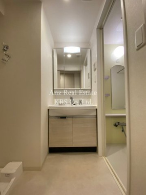 【洗面所】 | プレサンス立売堀ベルヴィル | デザイン性のある縦型照明付き洗面化粧台♪