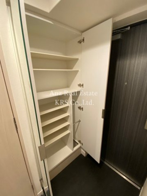 【設備】 | プレサンス立売堀ベルヴィル | 傘用収納スペースも備えたトールタイプのシューズボックス！