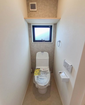 【トイレ】 | 綾瀬市寺尾南2丁目 新築戸建 全1棟