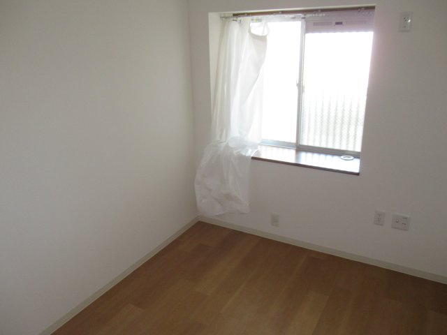 ルゼフィール名谷東２ＤＫの洋室|明るい洋室です
