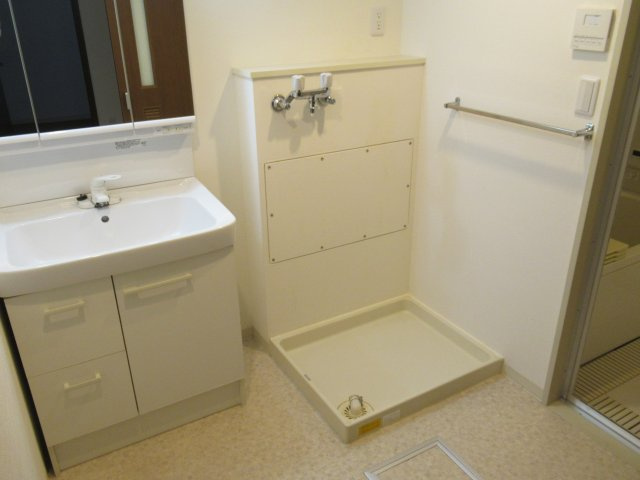 ルゼフィール名谷東２ＤＫの洗面所|コンパクトで使いやすい洗面所