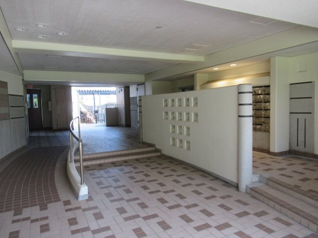 ルゼフィール名谷東２ＤＫのロビー|ゆとりのあるロビーです