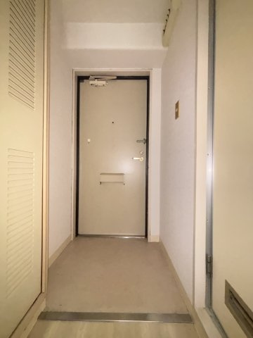 コスモプラザ三宮の玄関