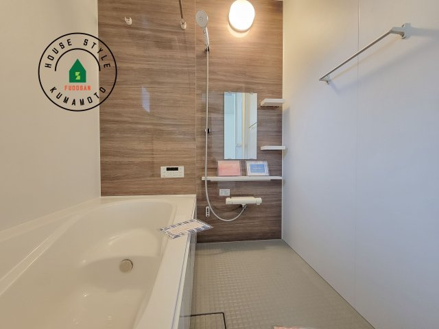 菊池郡菊陽町大字原水第5-2棟（2号棟）　の内観：施工例|1日の疲れを癒してくれる広々バスルーム。雨の日のお洗濯にも大活躍な浴室乾燥機付です！