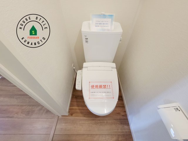 菊池郡菊陽町大字原水第5-2棟（2号棟）　の内観：施工例|温水洗浄便座を完備しております。2ヶ所にトイレがあるのは朝の慌ただしい時間も安心です。