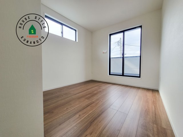 菊池郡菊陽町大字原水第5-2棟（2号棟）　の内観：施工例|主寝室には収納力に優れたクローゼットがありますので、お部屋もすっきり片付きます。