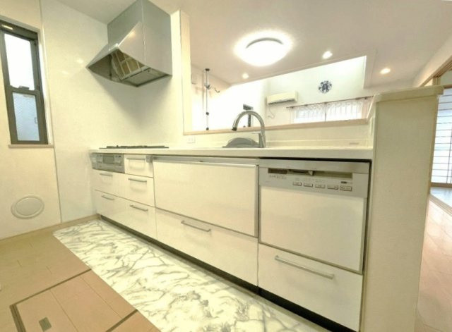 練馬区西大泉4丁目のキッチン|ご家族とのコミュニケーションの取れる対面式システムキッチン
家族の笑顔が見える家♪♪
水回りも大変綺麗にお使いです