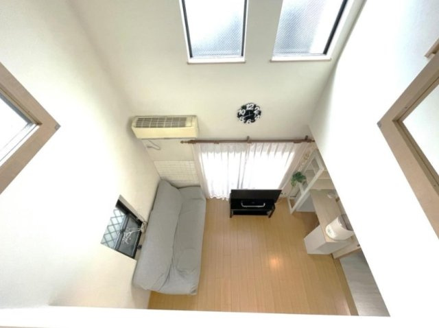 練馬区西大泉4丁目の居間・リビング|1階リビング吹抜け
通風・採光にも優れ、心地よい光と風が溢れています