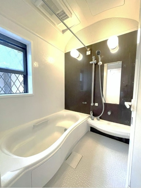 練馬区西大泉4丁目の浴室|足を伸ばしてゆったりとお寛ぎいただける一坪タイプのユニットバス
お子様とのご入浴も快適な広さです