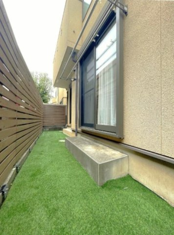 練馬区西大泉4丁目の庭|南側にはお子様もペットも遊べるお庭付！
人工芝を敷いてあるのでお手入れもしやすいです