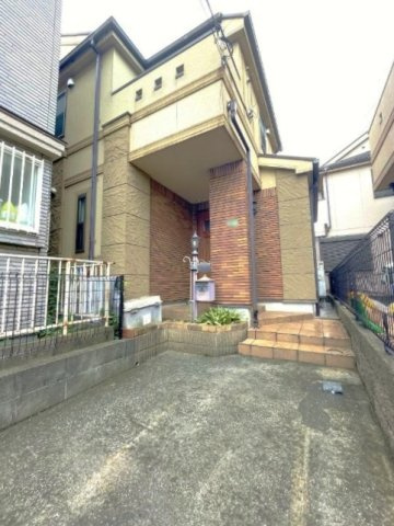 練馬区西大泉4丁目の外観|人目が気にならない閑静な立地
ゆったりとした4LDK邸宅
カースペース2台付(車種による)