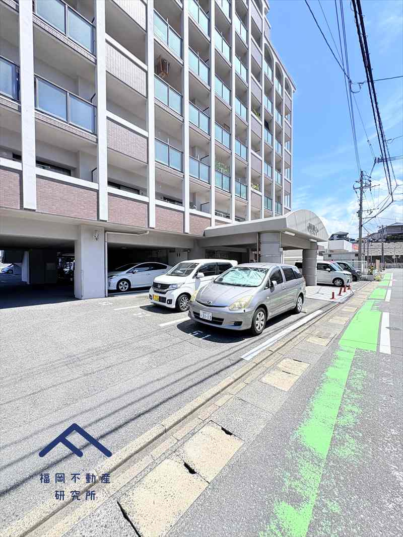 アムール和白6の駐車場