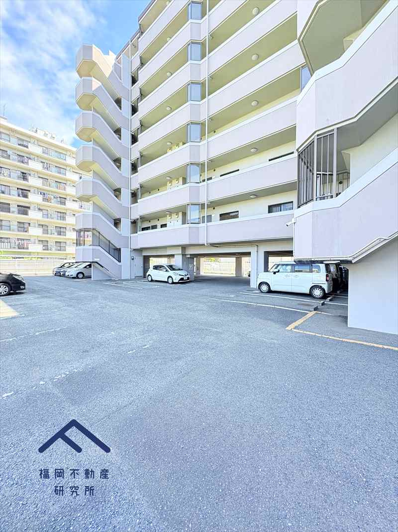 アムール和白6の駐車場