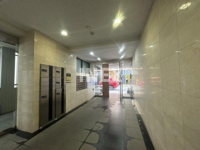 横浜市保土ケ谷区岩井町の賃貸マンションのエントランス