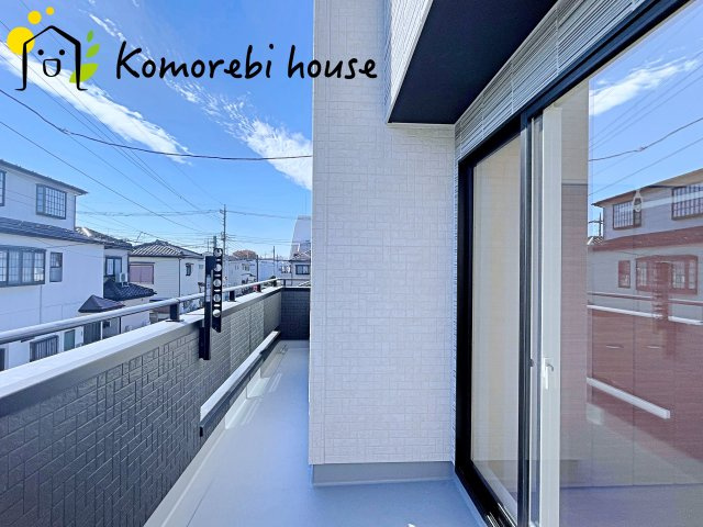 上尾市二ツ宮　2期　新築一戸建て　ブルーミングガーデン　05のバルコニー|落ち着いた時間を過ごせるバルコニーです