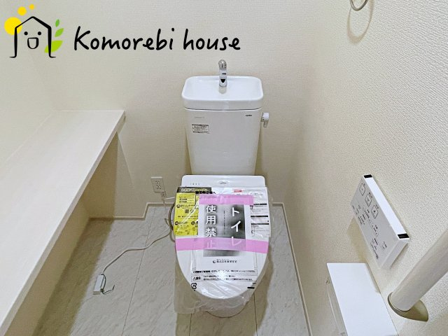 上尾市二ツ宮　2期　新築一戸建て　ブルーミングガーデン　05のトイレ|落ち着いた色調のトイレです