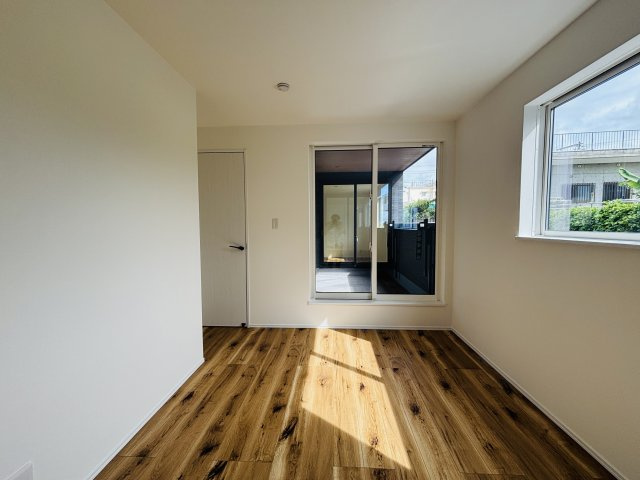 新築戸建て　宜野湾市我如古　６号棟　の玄関