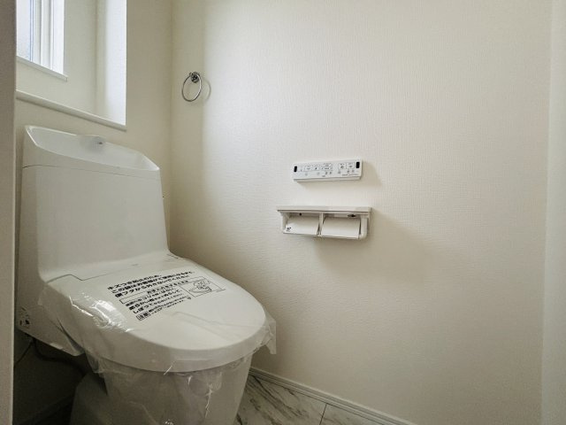 新築戸建て　宜野湾市我如古　６号棟　のトイレ