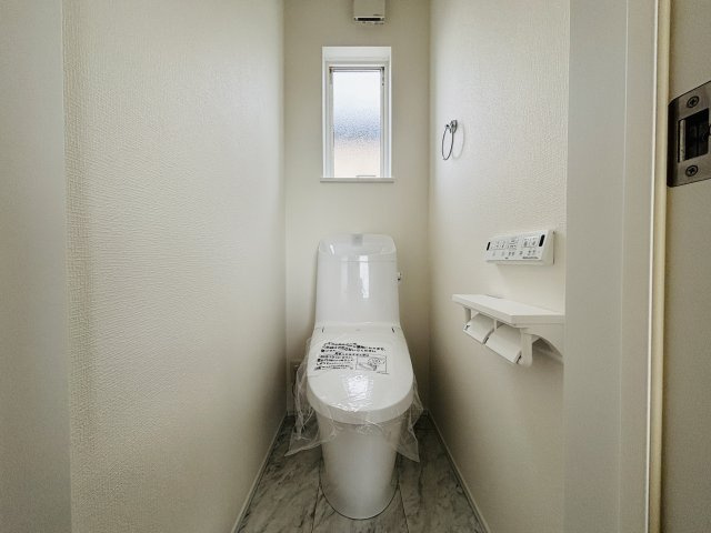 新築戸建て　宜野湾市我如古　６号棟　のトイレ