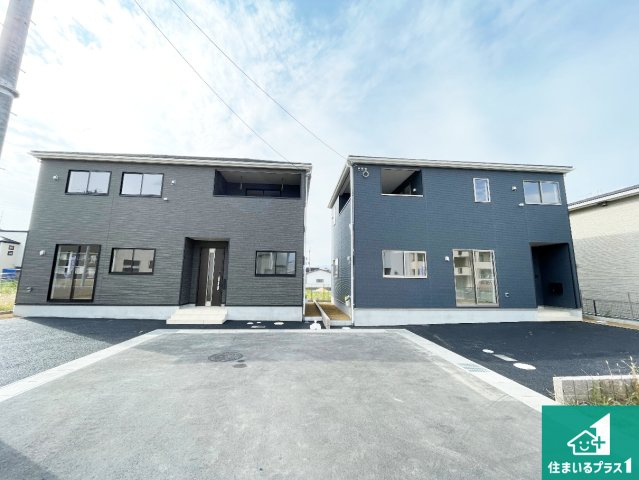 奈良市杏町　第2期・第3期　新築一戸建ての前面道路含む現地写真|周辺は閑静な住宅街！前面道路広々で車の出し入れも便利です。駐車が苦手な方でも安心して車庫入れできます！