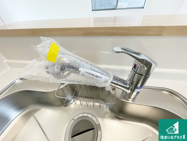 奈良市杏町　第2期・第3期　新築一戸建ての設備|浄水器を内蔵！炊飯時、お茶を作る時に安心してお水を使えます！お湯と冷水、浄水と原水、シャワーの切替えもワンタッチです！