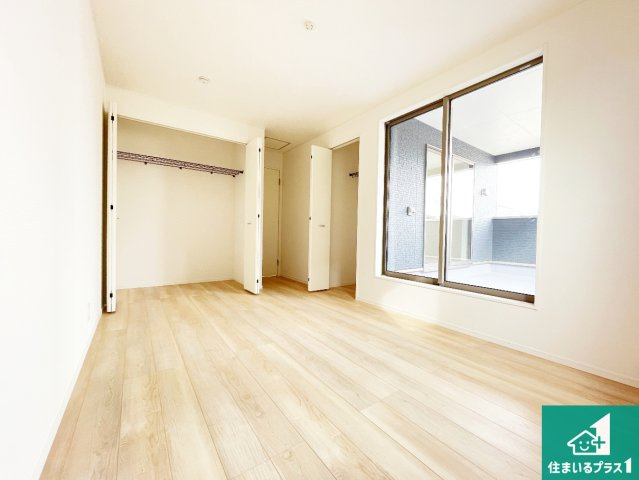 奈良市杏町　第2期・第3期　新築一戸建ての洋室|シンプルな洋室は、自分好みのインテリアが楽しめます♪ご家族とインテリアや家具を選びに行くのは新築購入時の醍醐味の一つです。ぜひお楽しみください♪