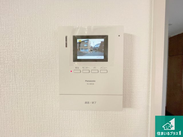 生駒市南田原町　第3期　新築一戸建ての防犯設備|カラーモニターインターホン！声だけでなく来訪者の姿や顔がモニターで確認できるので、小さなお子様がいらっしゃるご家庭でも安心できます！