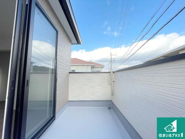生駒市南田原町　第3期　新築一戸建てのバルコニー|日当たりのよいバルコニー！お部屋が開放的に！