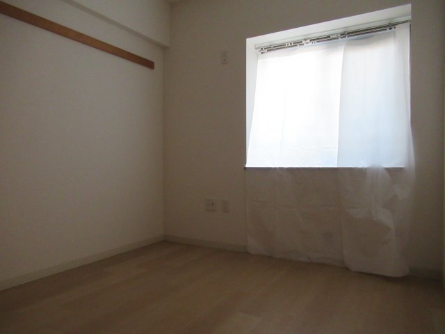 ルゼフィール名谷東２ＬＤＫの洋室|明るい洋室です