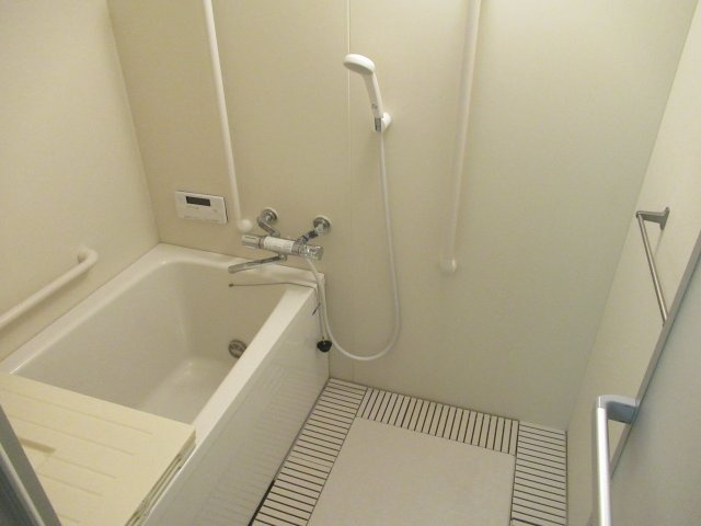 ルゼフィール名谷東２ＬＤＫの浴室|日々の暮らしに欠かせないお風呂です