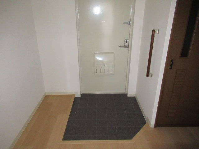 ルゼフィール名谷東２ＬＤＫの玄関|毎日通る玄関はこちらです