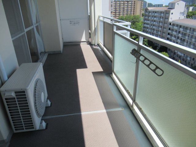 ルゼフィール名谷東２ＬＤＫのバルコニー|落ち着いた時間を過ごせるバルコニーです