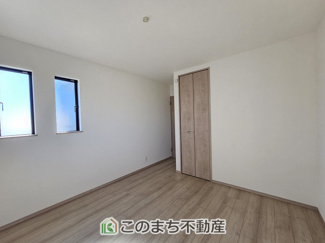 【洋室】 | ハートフルタウン宇都宮市中一の沢町1丁目157番　B号棟 | 居室のサッシにはペアガラスを採用しております。高い断熱性による省エネと結露対策に有効です。